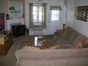 The spacious living room provides comfort and relaxation after your long day of hiking, skiing, or sightseeing. Relax in the air conditioning in summer or create some ambiance with a lighted gas fireplace in cooler weather.